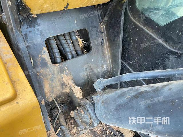 大臂根部?斜（工作和回轉(zhuǎn)裝置）