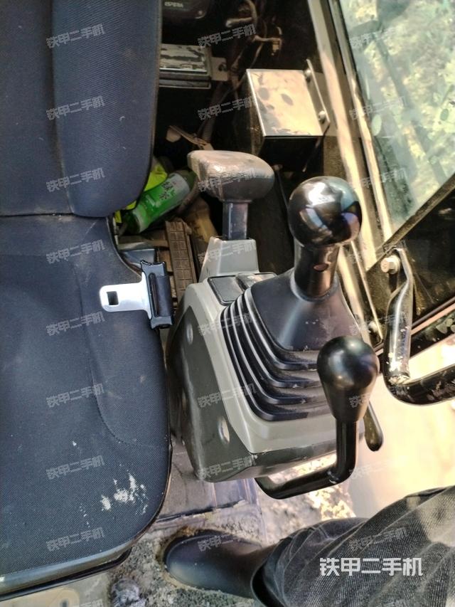 座椅左側(cè)控制臺(tái)/音響/含左手柄（駕駛室部分）