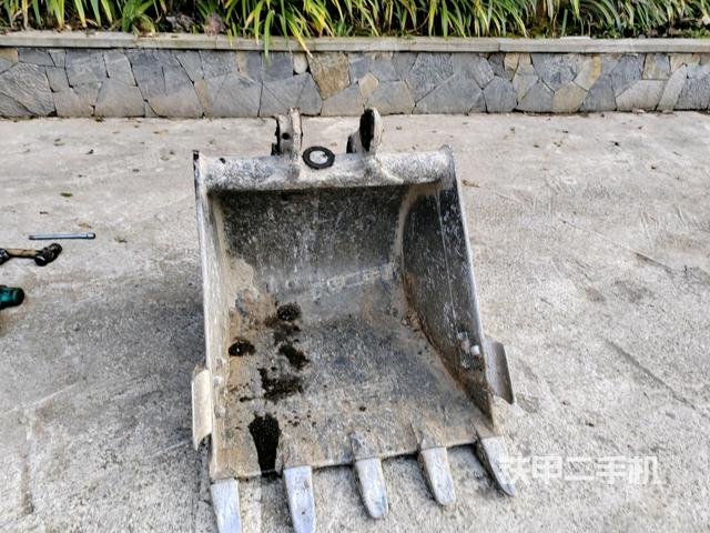 鏟斗45度(工作和回轉(zhuǎn)裝置) 鏟斗45度(工作和回轉(zhuǎn)裝置)