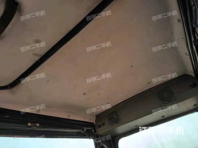 左后方玻璃角標(biāo)（駕駛室部分）