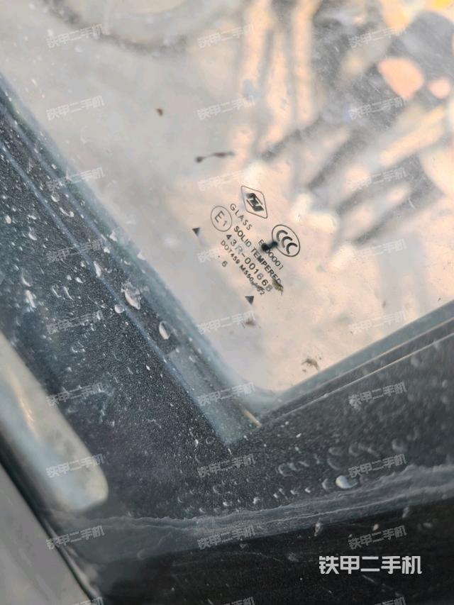 左后方玻璃角標(biāo)（駕駛室部分）