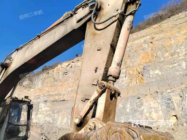 轉(zhuǎn)盤和下車架正前（工作和回轉(zhuǎn)裝置）