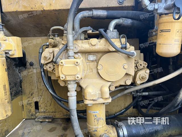 液壓泵艙室正面整體（整機(jī)外觀）