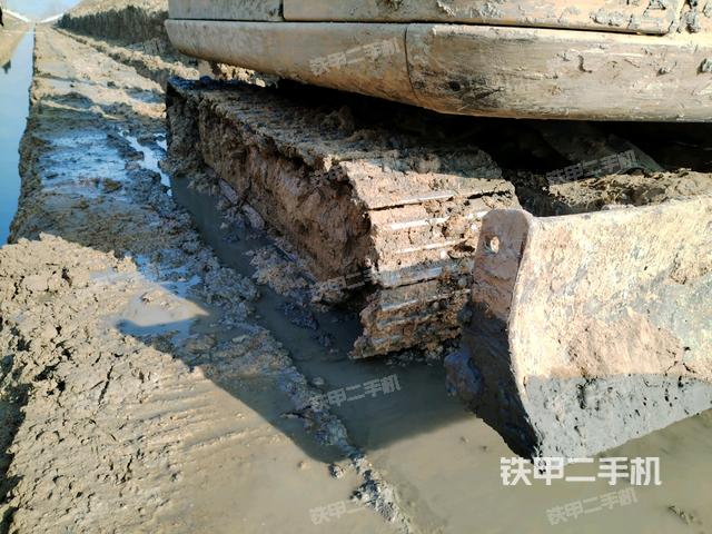 右側(cè)履帶整體?（行走機(jī)構(gòu)）