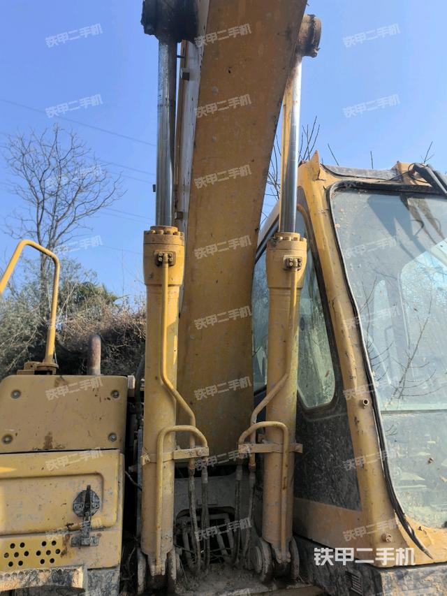 大臂油缸整體?豎拍（工作和回轉(zhuǎn)裝置）