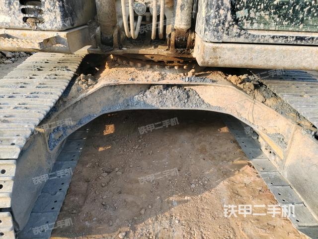 轉(zhuǎn)盤和下車架正前（工作和回轉(zhuǎn)裝置）