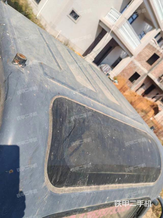 驾驶室顶部（整机外观）