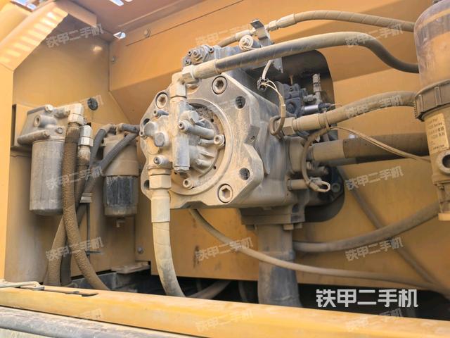 液壓泵斜45?左(大件艙室) 液壓泵斜45?左(大件艙室)