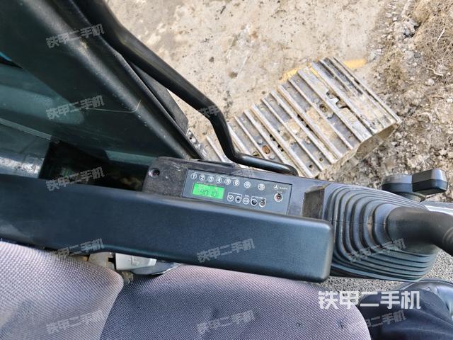 座椅左側(cè)控制臺/音響/含左手柄(駕駛室部分) 座椅左側(cè)控制臺/音響/含左手柄(駕駛室部分)
