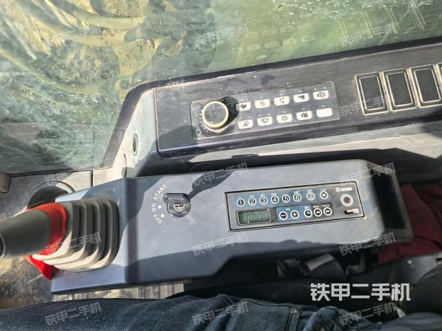 座椅右側(cè)控制臺(tái)/鑰匙門/油門/含右手柄(駕駛室部分) 座椅右側(cè)控制臺(tái)/鑰匙門/油門/含右手柄(駕駛室部分)