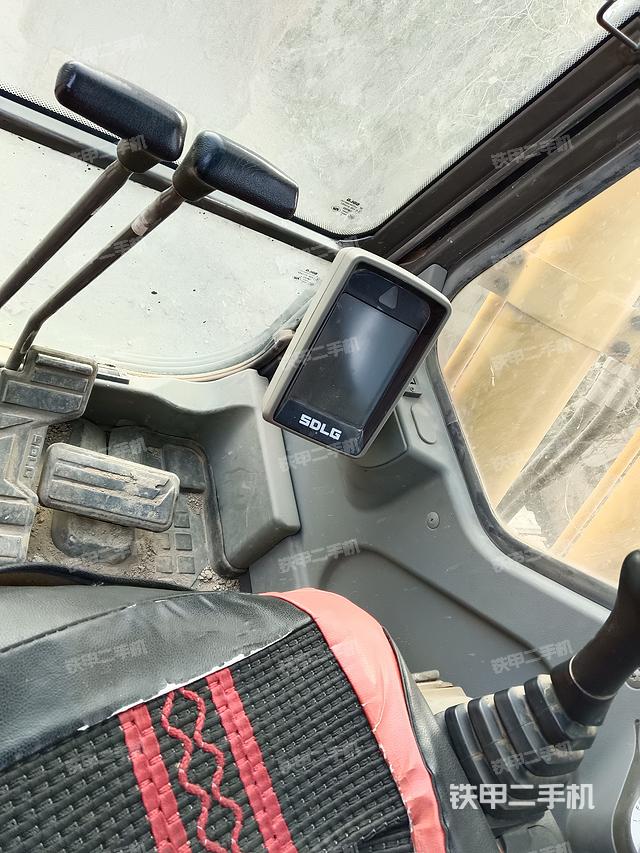 驾驶室整体（整机外观）