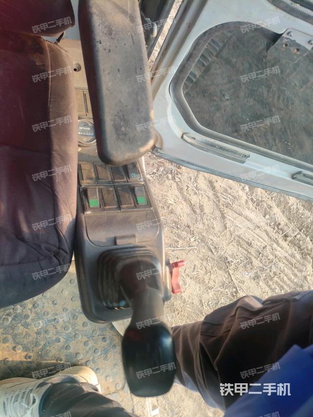 座椅左側控制臺/音響/含左手柄（駕駛室部分）