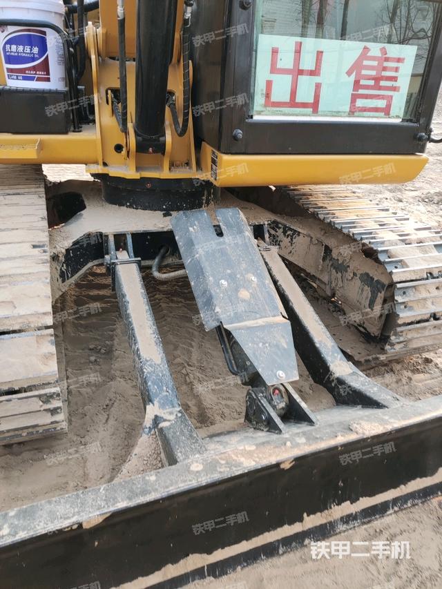 轉(zhuǎn)盤和下車架正前(工作和回轉(zhuǎn)裝置) 轉(zhuǎn)盤和下車架正前(工作和回轉(zhuǎn)裝置)