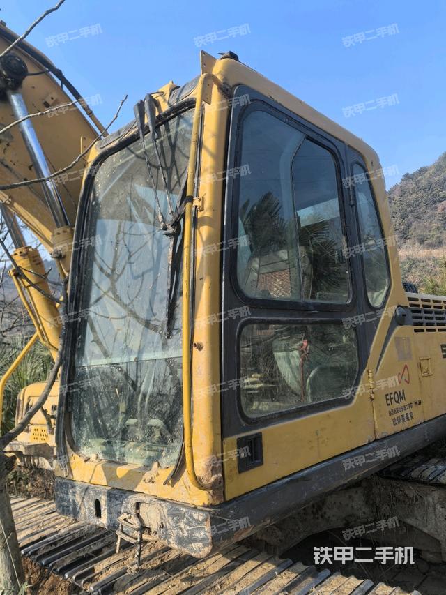 駕駛室左前45度（駕駛室部分）