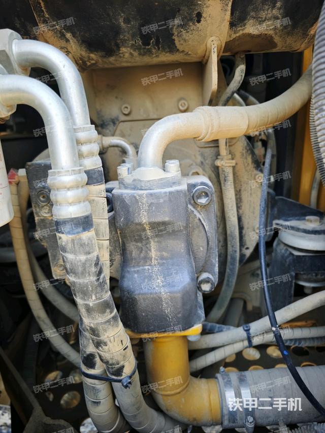 液壓泵艙室正面整體(整機(jī)外觀) 液壓泵艙室正面整體(整機(jī)外觀)