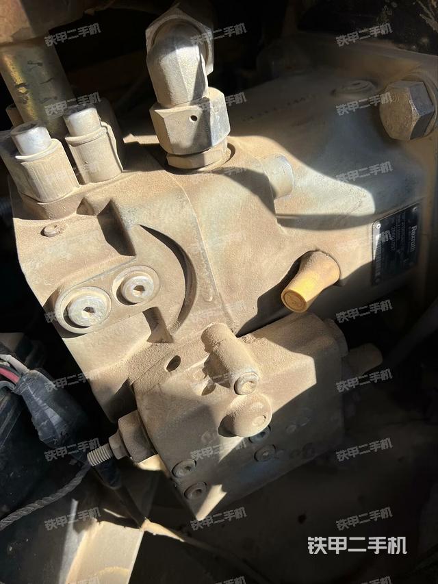 液壓泵艙室正面整體（整機(jī)外觀）