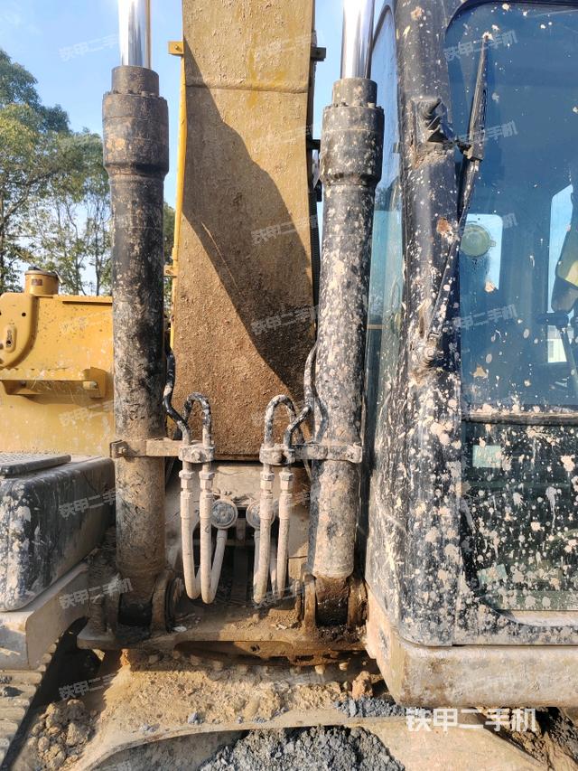 大臂油缸整體?豎拍（工作和回轉(zhuǎn)裝置）