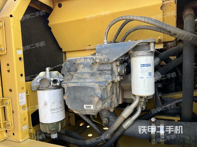液壓泵艙室正面整體(整機(jī)外觀) 液壓泵艙室正面整體(整機(jī)外觀)