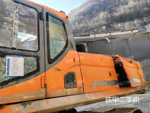 后窗玻璃角標(biāo)（駕駛室部分）