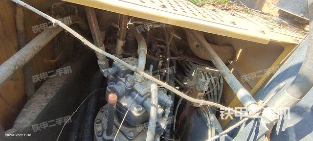 回转马达和主控阀（整机外观）