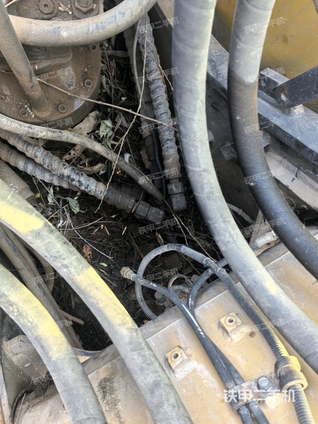 中央回轉(zhuǎn)接頭特寫（上車部件）