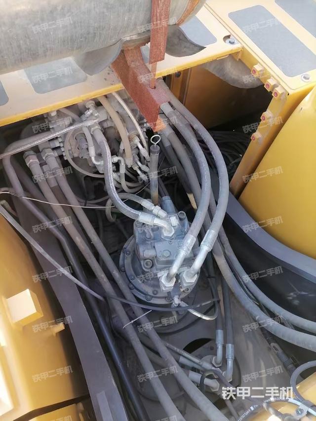 回转马达和主控阀（整机外观）