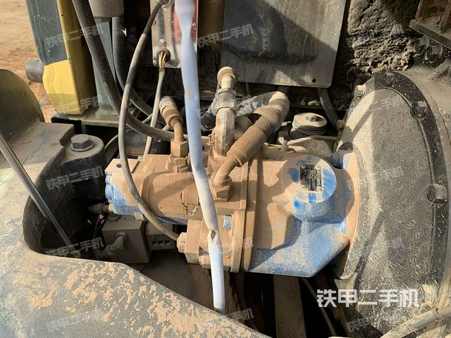 液壓泵艙室正面整體（整機(jī)外觀）