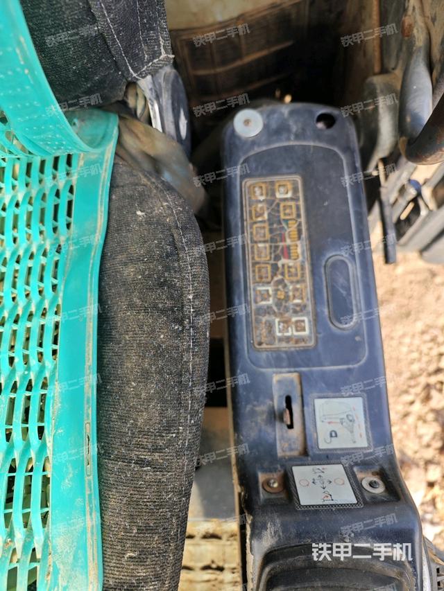 座椅左側(cè)控制臺/音響/含左手柄（駕駛室部分）