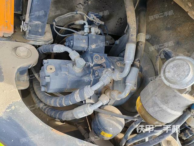 液壓泵艙室正面整體(整機(jī)外觀) 液壓泵艙室正面整體(整機(jī)外觀)