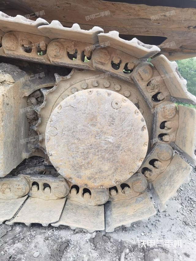 左驅(qū)動輪（行走機(jī)構(gòu)）