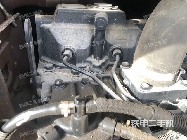 液壓泵艙室正面整體(整機外觀) 液壓泵艙室正面整體(整機外觀)