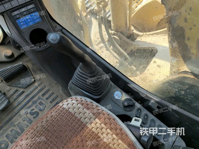 座椅右側(cè)控制臺(tái)/鑰匙門(mén)/油門(mén)/含右手柄（駕駛室部分）