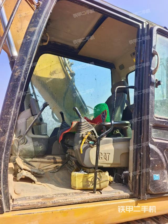 座椅右側控制臺/鑰匙門/油門/含右手柄（駕駛室部分）