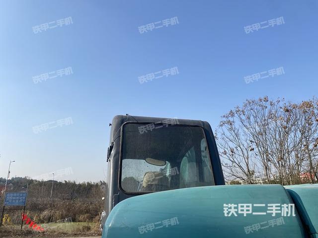 駕駛室頂部（整機外觀）