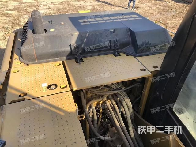 回轉(zhuǎn)馬達和主控閥（整機外觀）