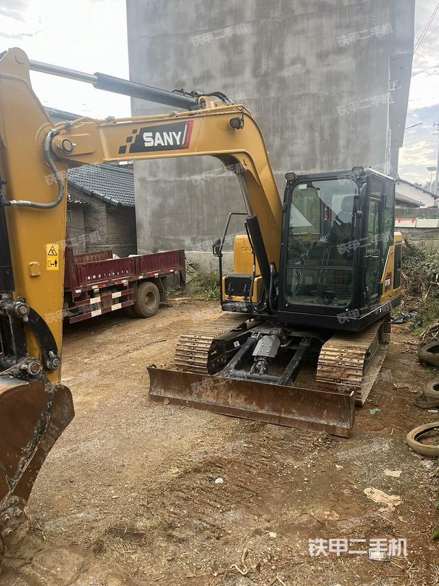 驾驶室顶部（整机外观）