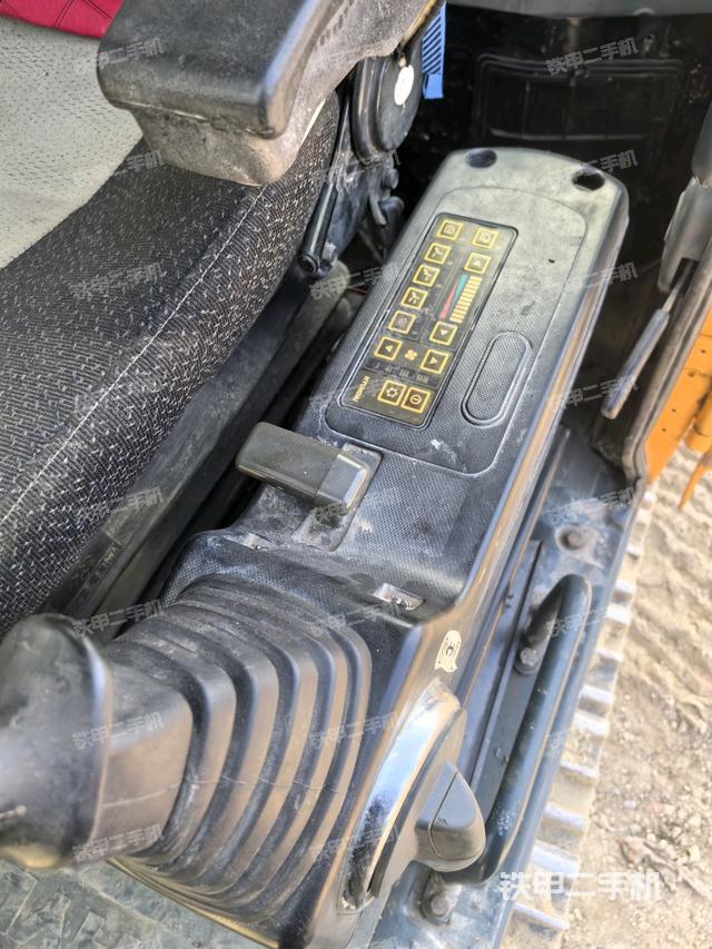 座椅左側(cè)控制臺(tái)/音響/含左手柄（駕駛室部分）