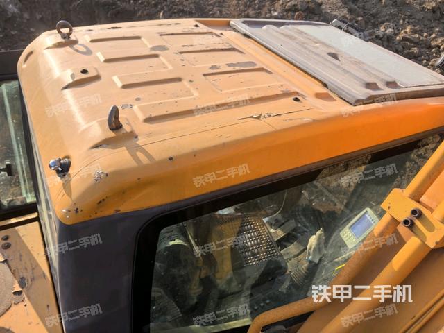 駕駛室頂部(整機外觀) 駕駛室頂部(整機外觀)