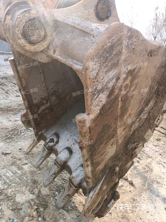 鏟斗右后整體（工作和回轉(zhuǎn)裝置）