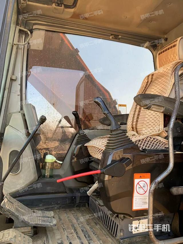 駕駛室整體（整機(jī)外觀）