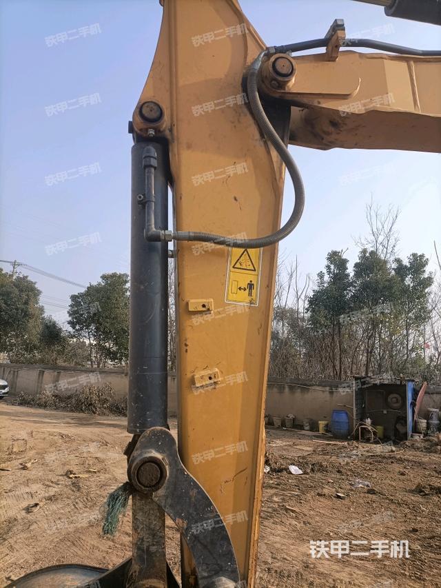 小臂整體左后（工作和回轉裝置）