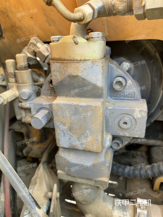 液壓泵艙室正面整體（整機(jī)外觀）