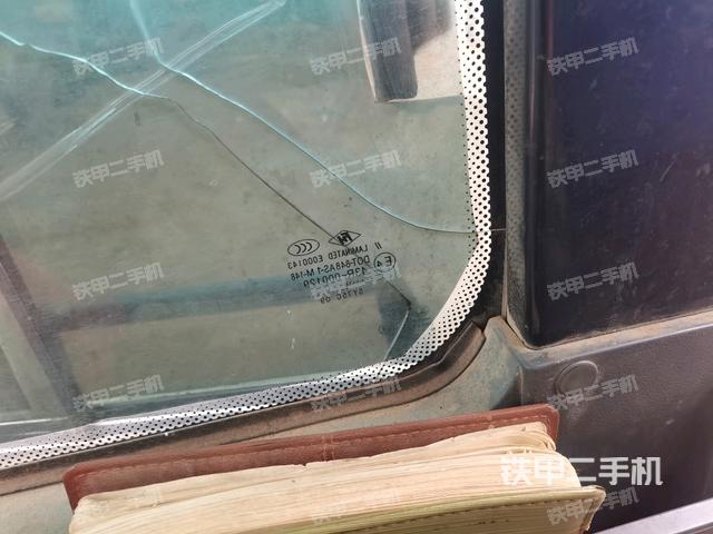 左后方玻璃角標(biāo)（駕駛室部分）