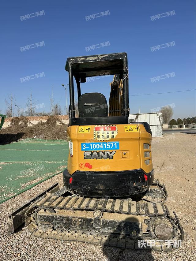 駕駛室整體(整機(jī)外觀) 駕駛室整體(整機(jī)外觀)