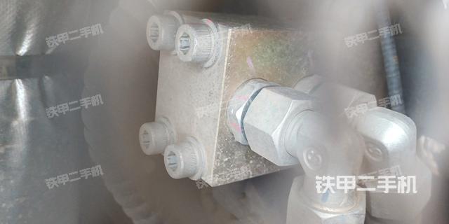 液壓泵艙室正面整體(整機外觀) 液壓泵艙室正面整體(整機外觀)