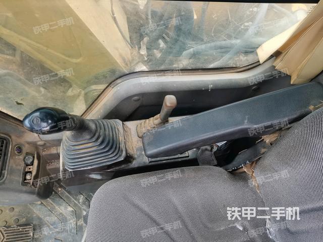 座椅右側(cè)控制臺(tái)/鑰匙門/油門/含右手柄（駕駛室部分）