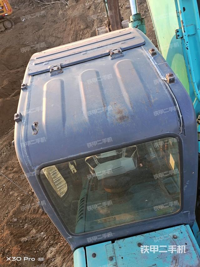 駕駛室頂部（整機外觀）