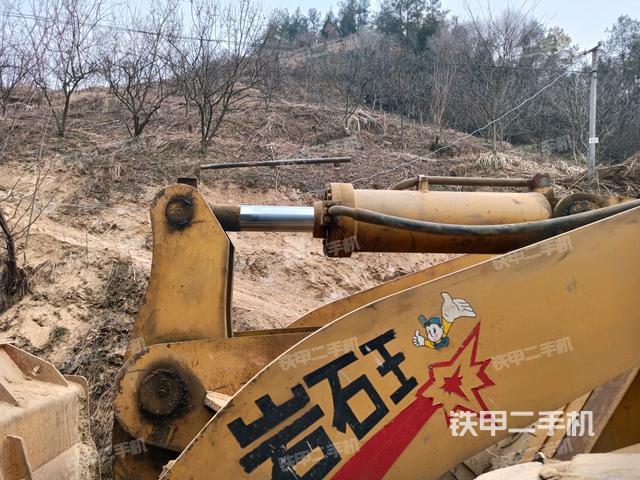 鏟斗油缸側(cè)面（工作裝置）