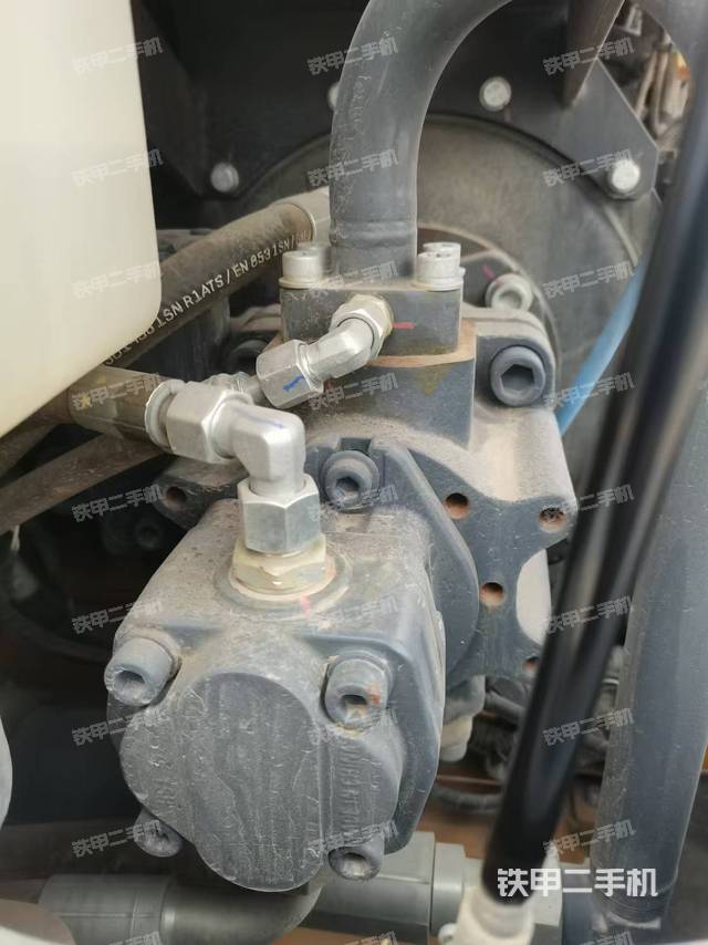 液壓泵艙室正面整體（整機(jī)外觀）