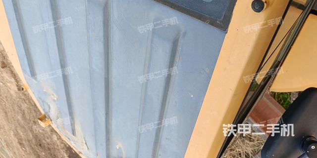 駕駛室頂部(整機外觀) 駕駛室頂部(整機外觀)